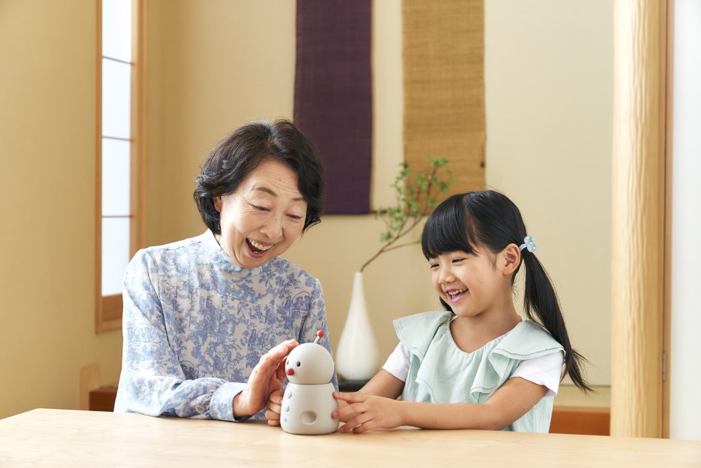 人工知能(AI)ロボット　BOCCO emo (ボッコエモ)