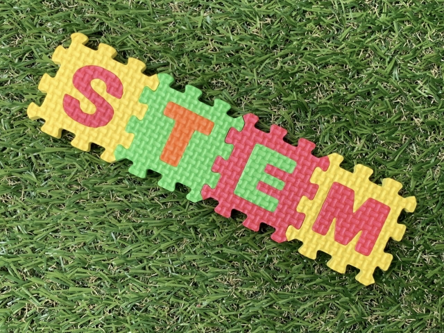 STEM教育とは?メリットと国内外の事例を徹底解説